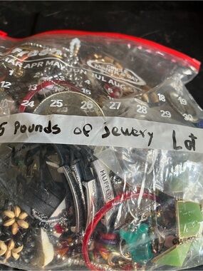 lot of joyeeia but 5 pounds